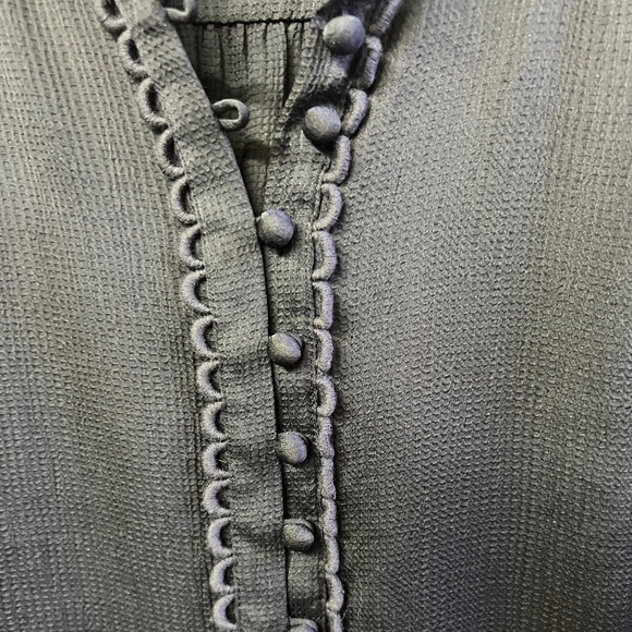 Shell. Ann Taylor, XL Navy Shell with beautiful details - Picture 2 of 5